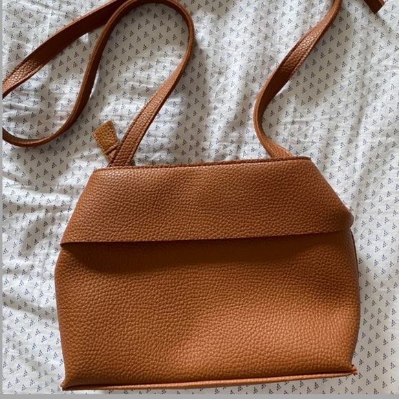 Brown purse with gold hardware - Picture 3 of 3